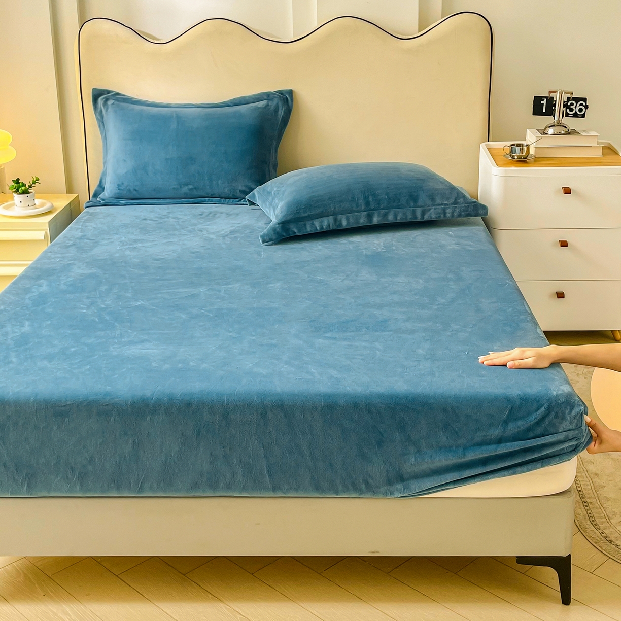 91家纺网 家纺一手货源 找家纺 恬澳家纺 2025新款200g高克重牛奶绒床笠单品床笠单件单床笠 暖阳-宝石蓝