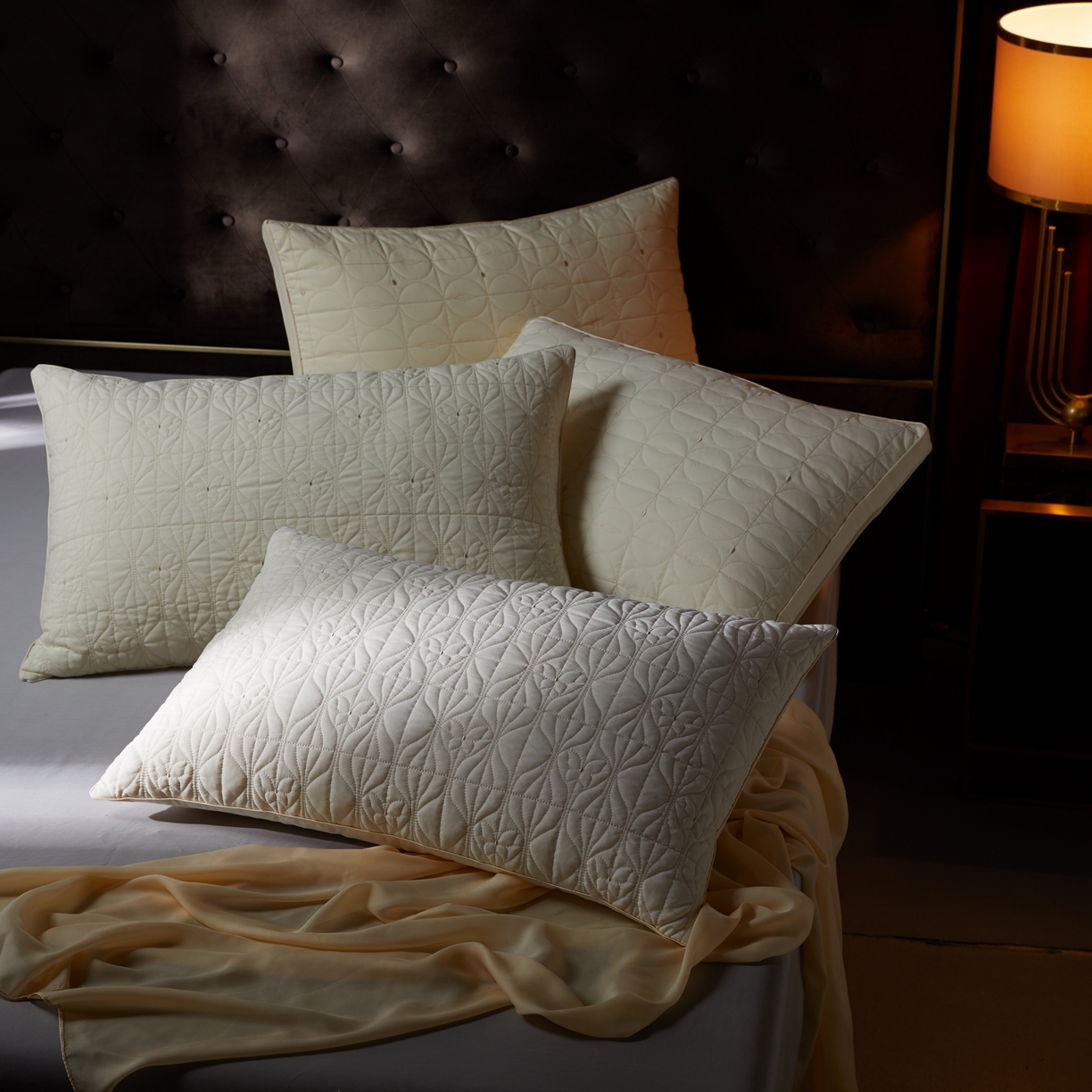 91家纺网 家纺一手货源 找家纺 （总）晚儿 2025新款全棉蚕丝蛋白护颈枕-波尔卡圆舞