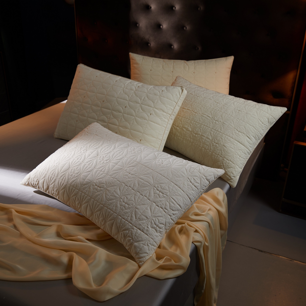 91家纺网 家纺一手货源 找家纺 （总）晚儿 2025新款全棉蚕丝蛋白护颈枕-波尔卡圆舞