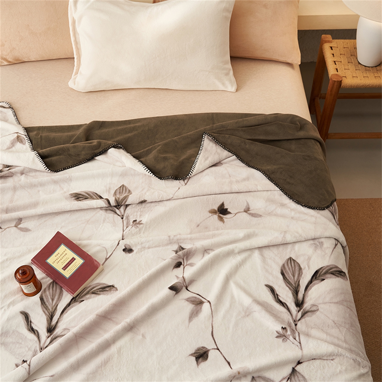 91家纺网 家纺一手货源 找家纺 寐绸家纺 2025新款棉麻风数码印花牛奶绒毛毯 棉麻风毛毯-连里