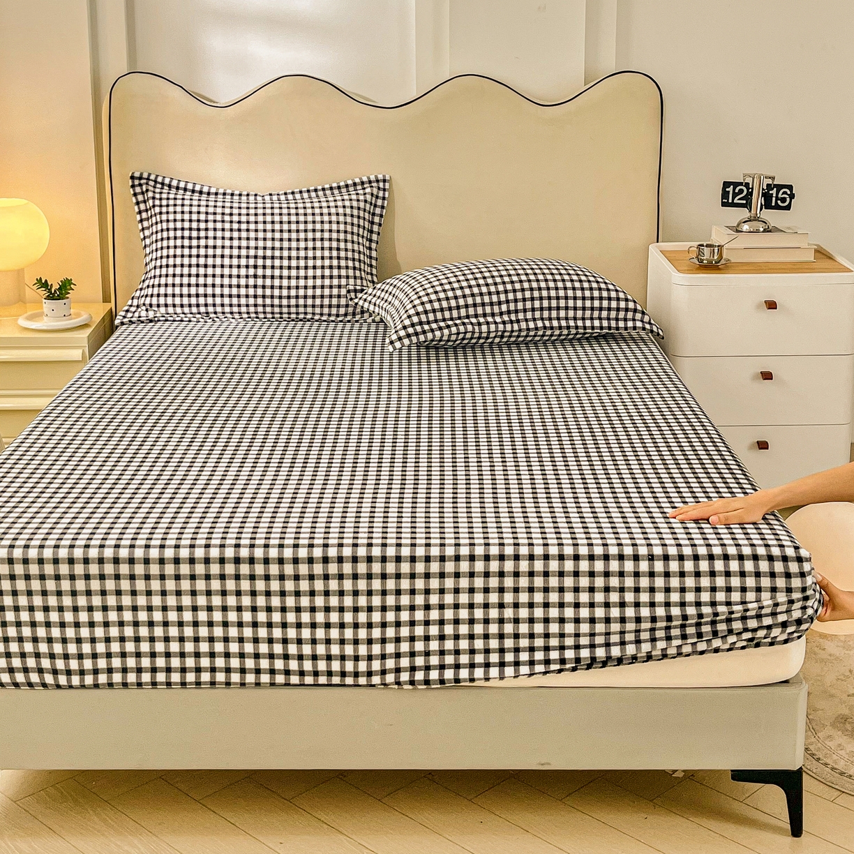 91家纺网 家纺一手货源 找家纺 恬澳家纺 2025新款200g高克重牛奶绒床笠单品床笠单件单床笠 暖阳-黑白格