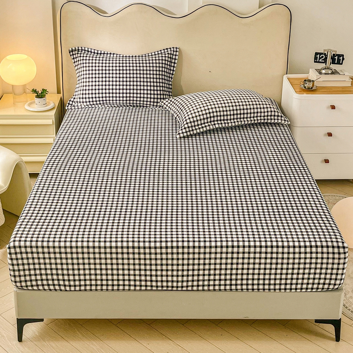 91家纺网 家纺一手货源 找家纺 恬澳家纺 2025新款200g高克重牛奶绒床笠单品床笠单件单床笠 暖阳-黑白格