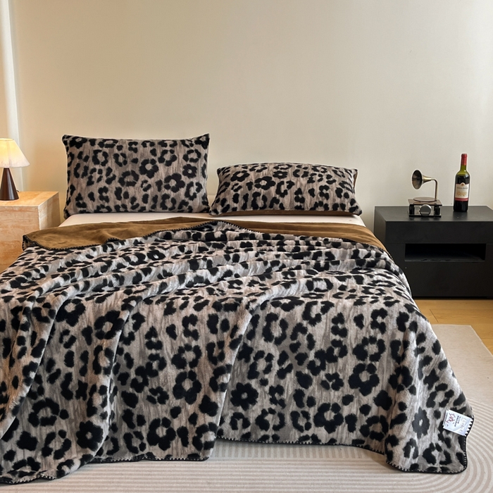 91家纺网 家纺一手货源 找家纺 子曰 2025新款A类美拉德兔绒复合毯系列 美拉德毛毯-豹纹灰