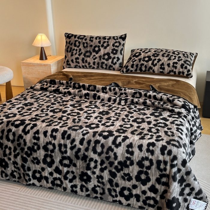 91家纺网 家纺一手货源 找家纺 子曰 2025新款A类美拉德兔绒复合毯系列 美拉德毛毯-豹纹灰