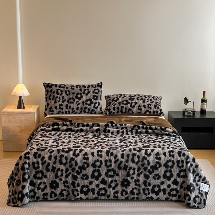 91家纺网 家纺一手货源 找家纺 子曰 2025新款A类美拉德兔绒复合毯系列 美拉德毛毯-豹纹灰