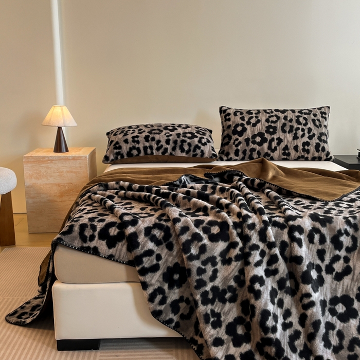 91家纺网 家纺一手货源 找家纺 子曰 2025新款A类美拉德兔绒复合毯系列 美拉德毛毯-豹纹灰