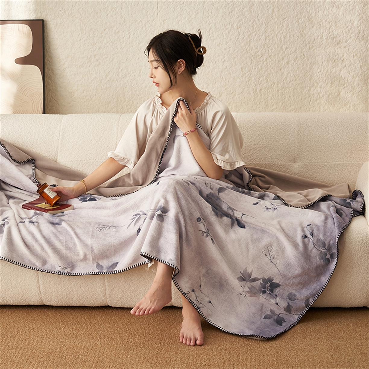 91家纺网 家纺一手货源 找家纺 寐绸家纺 2025新款棉麻风数码印花牛奶绒毛毯 棉麻风毛毯-墨蓝