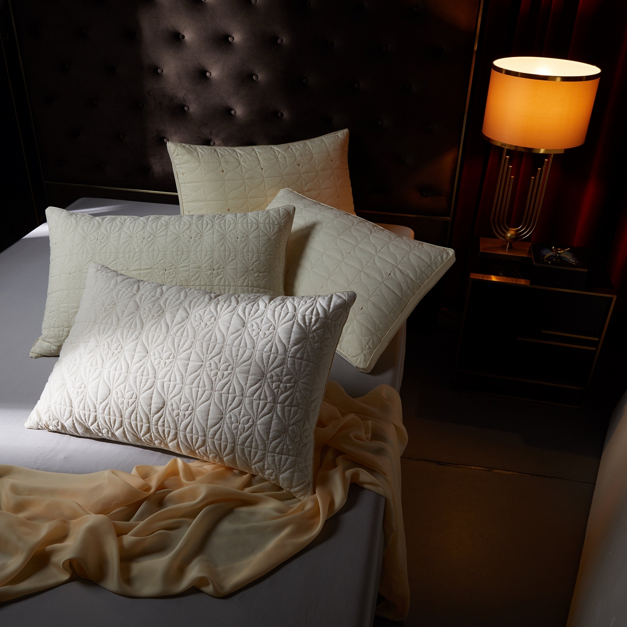 91家纺网 家纺一手货源 找家纺 （总）晚儿 2025新款全棉蚕丝蛋白护颈枕-蝶屿