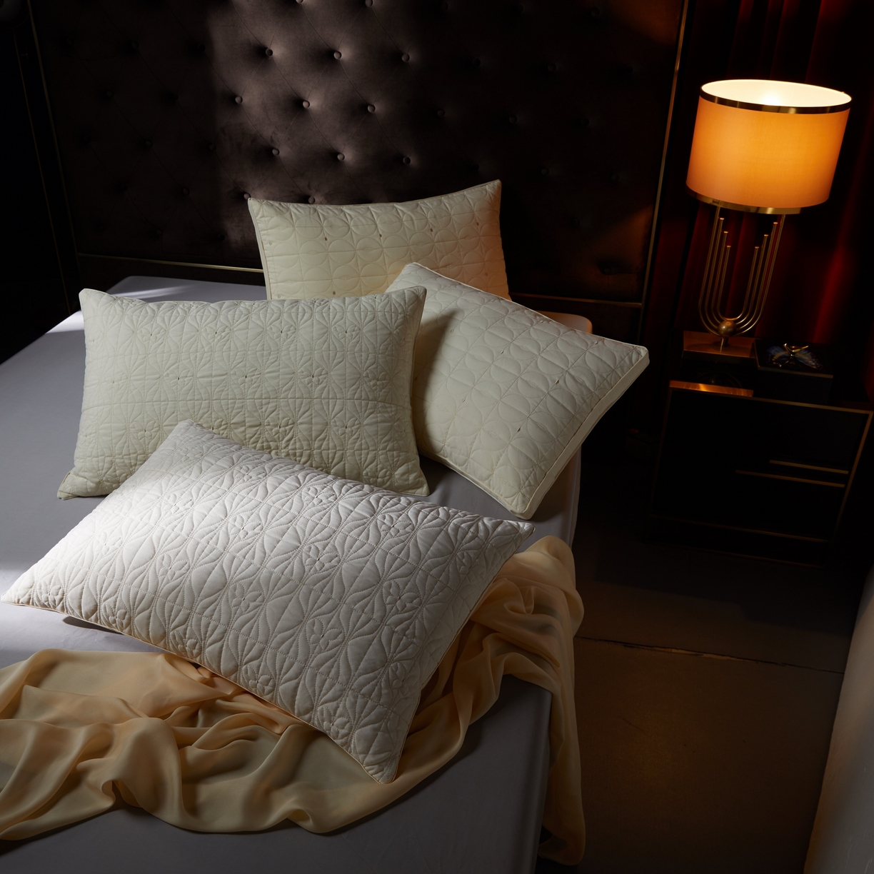 91家纺网 家纺一手货源 找家纺 （总）晚儿 2025新款全棉蚕丝蛋白护颈枕-蝶屿