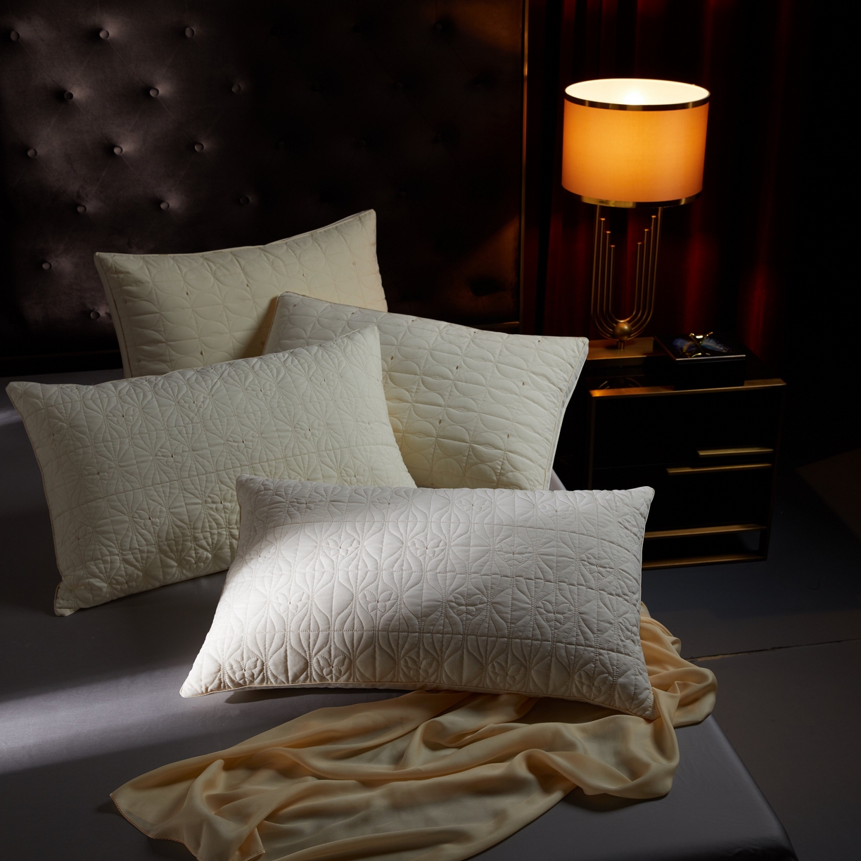 91家纺网 家纺一手货源 找家纺 （总）晚儿 2025新款全棉蚕丝蛋白护颈枕-蝶屿