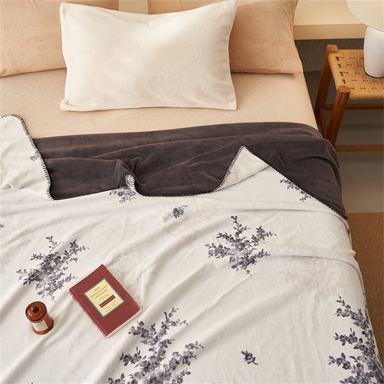 91家纺网 家纺一手货源 找家纺 寐绸家纺 2025新款棉麻风数码印花牛奶绒毛毯 棉麻风毛毯-束放