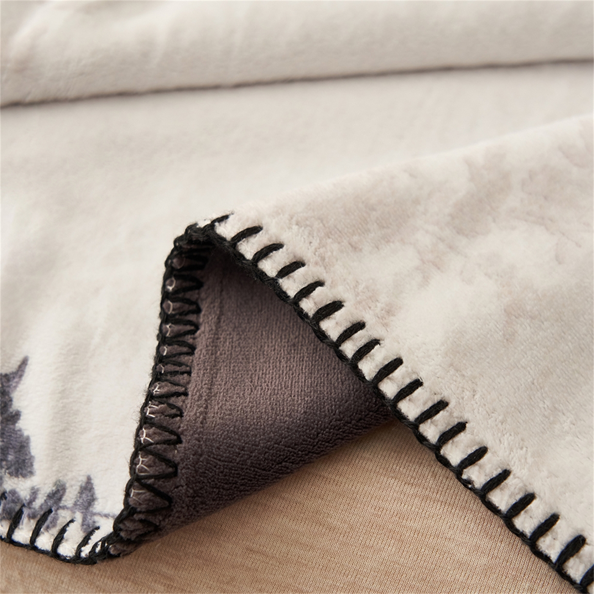 91家纺网 家纺一手货源 找家纺 寐绸家纺 2025新款棉麻风数码印花牛奶绒毛毯 棉麻风毛毯-束放