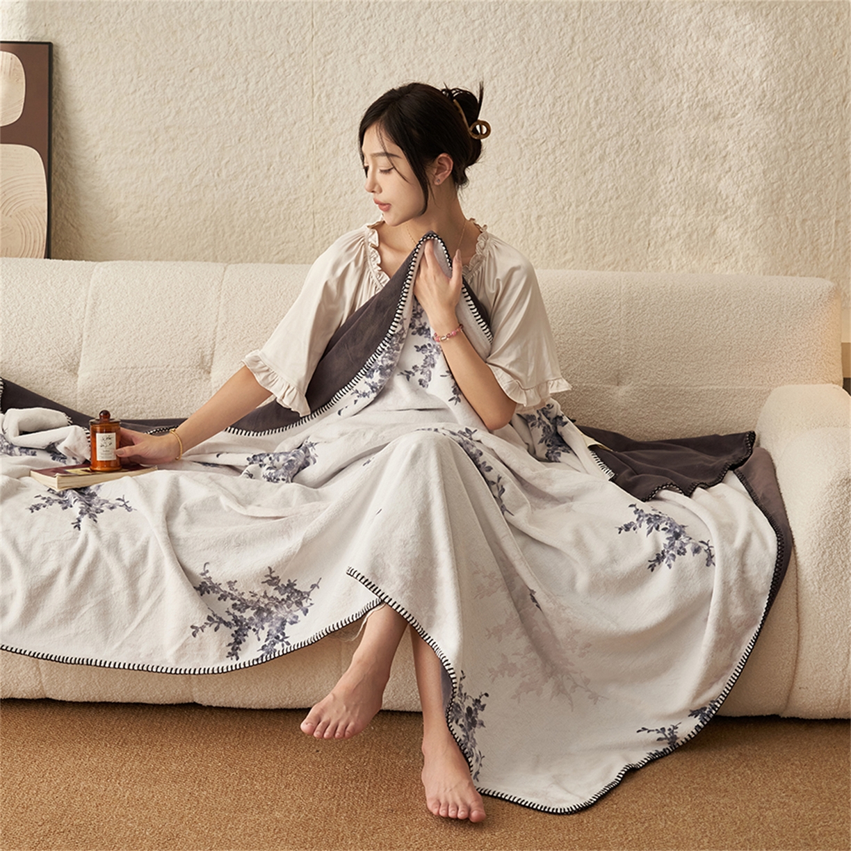 91家纺网 家纺一手货源 找家纺 寐绸家纺 2025新款棉麻风数码印花牛奶绒毛毯 棉麻风毛毯-束放