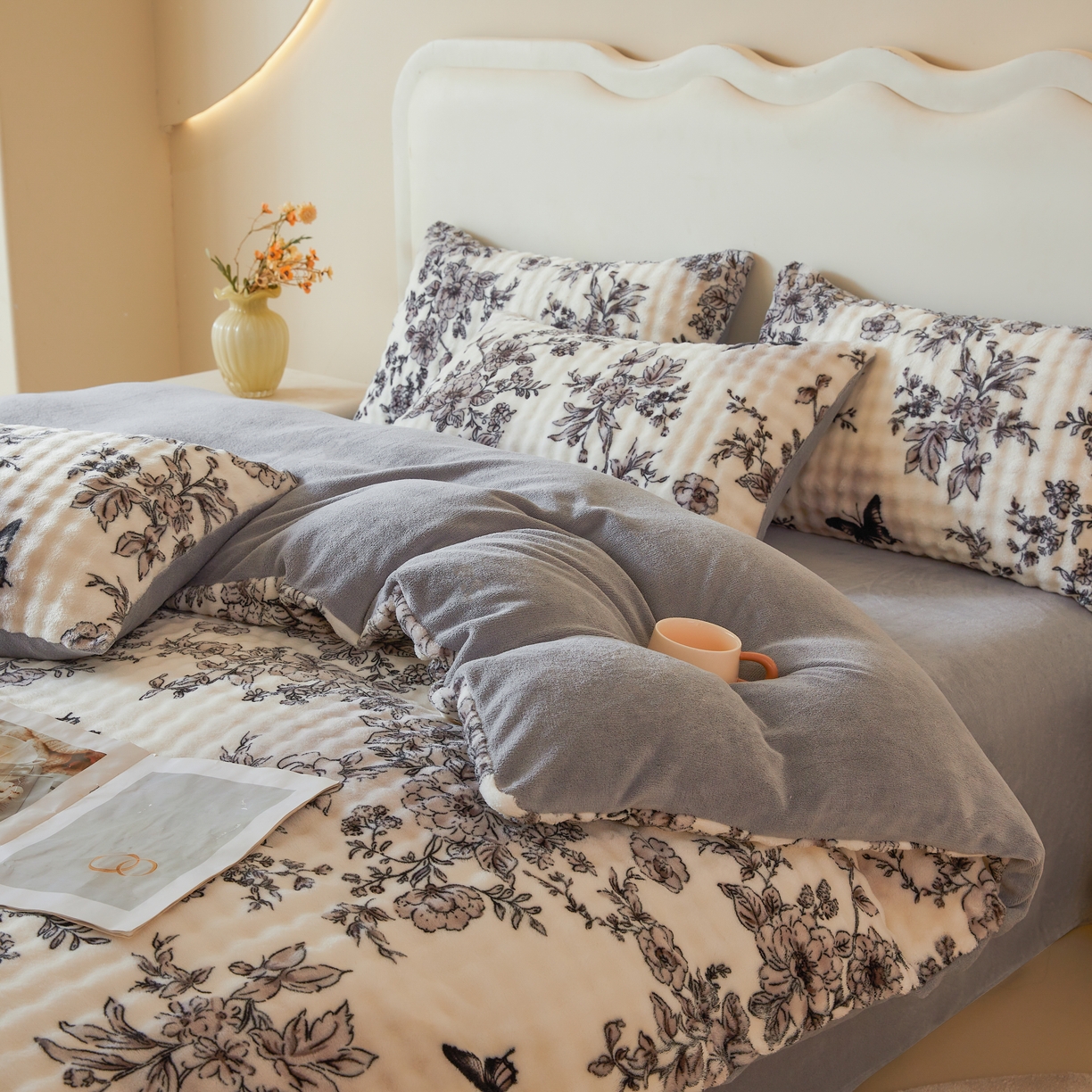 91家纺网 家纺一手货源 找家纺 巧格家纺 2025新款A类加厚泡泡牛奶绒印花工艺立体泡泡四件套（买家秀联系商家） 蝶追花