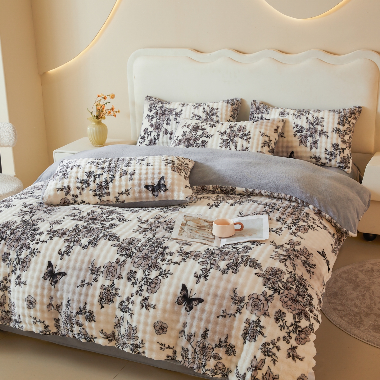 91家纺网 家纺一手货源 找家纺 巧格家纺 2025新款A类加厚泡泡牛奶绒印花工艺立体泡泡四件套（买家秀联系商家） 蝶追花