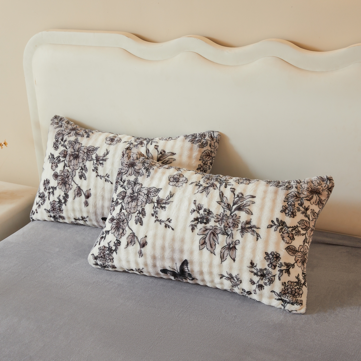 91家纺网 家纺一手货源 找家纺 巧格家纺 2025新款A类加厚泡泡牛奶绒印花工艺立体泡泡四件套（买家秀联系商家） 蝶追花