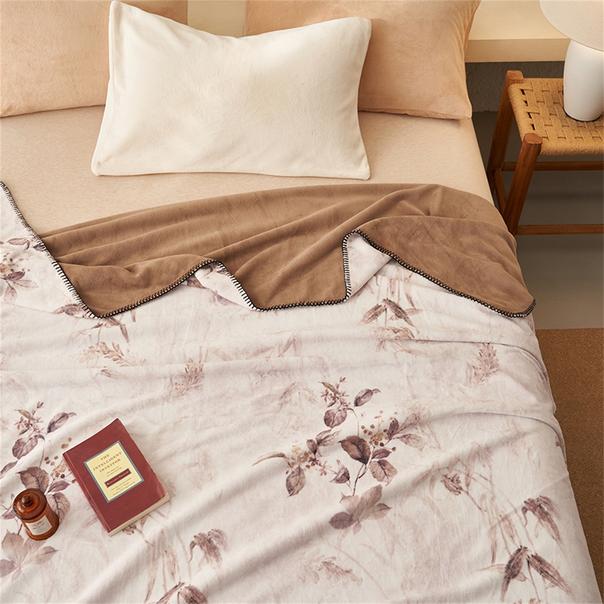 91家纺网 家纺一手货源 找家纺 寐绸家纺 2025新款棉麻风数码印花牛奶绒毛毯 棉麻风毛毯-相伴