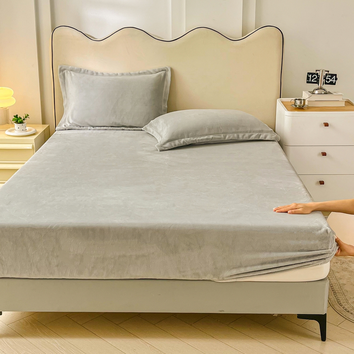 91家纺网 家纺一手货源 找家纺 恬澳家纺 2025新款200g高克重牛奶绒床笠单品床笠单件单床笠 暖阳-浅灰