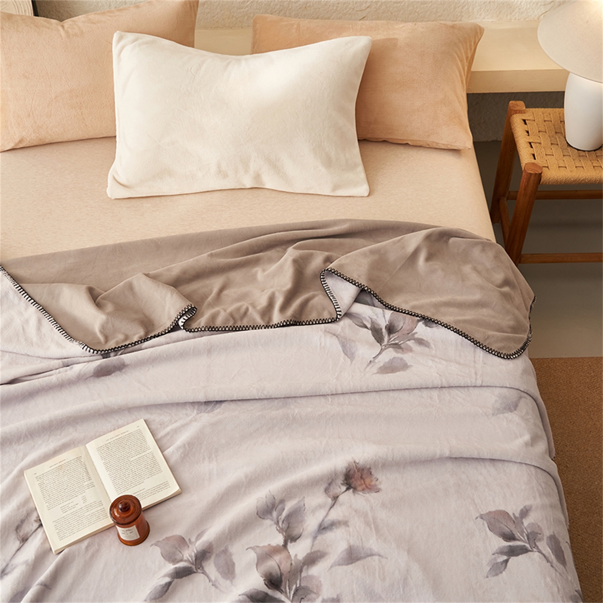 91家纺网 家纺一手货源 找家纺 寐绸家纺 2025新款棉麻风数码印花牛奶绒毛毯 棉麻风毛毯-雅梦