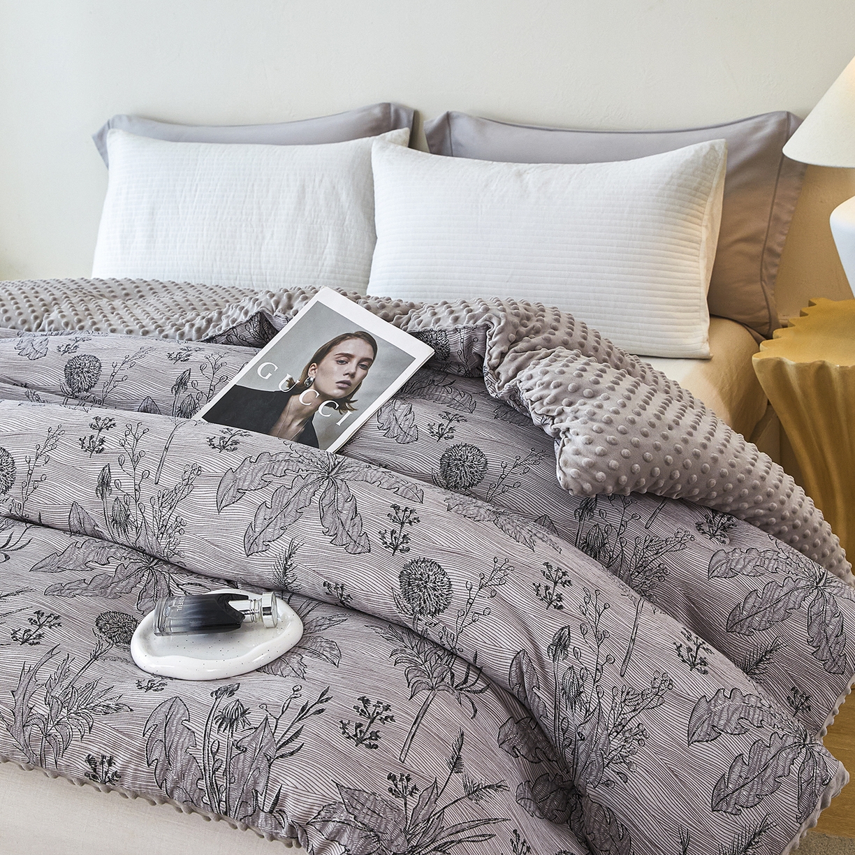 91家纺网 家纺一手货源 找家纺 缔锦家纺 2025新款亚麻豆豆被被子被芯 墨染秋意