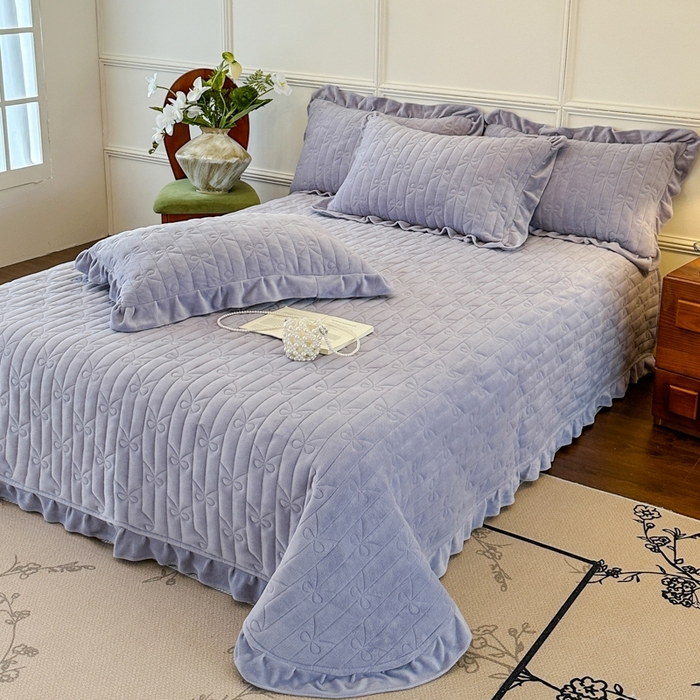 91家纺网 家纺一手货源 找家纺 （总）野合家纺 2025新款法式A类雕花牛奶绒韩版公主风床盖三件套