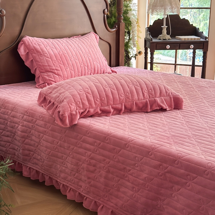 91家纺网 家纺一手货源 找家纺 （总）野合家纺 2025新款法式A类雕花牛奶绒韩版公主风床盖三件套