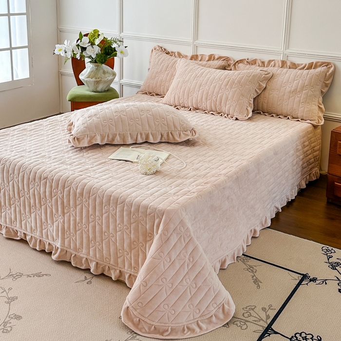 91家纺网 家纺一手货源 找家纺 （总）野合家纺 2025新款法式A类雕花牛奶绒韩版公主风床盖三件套