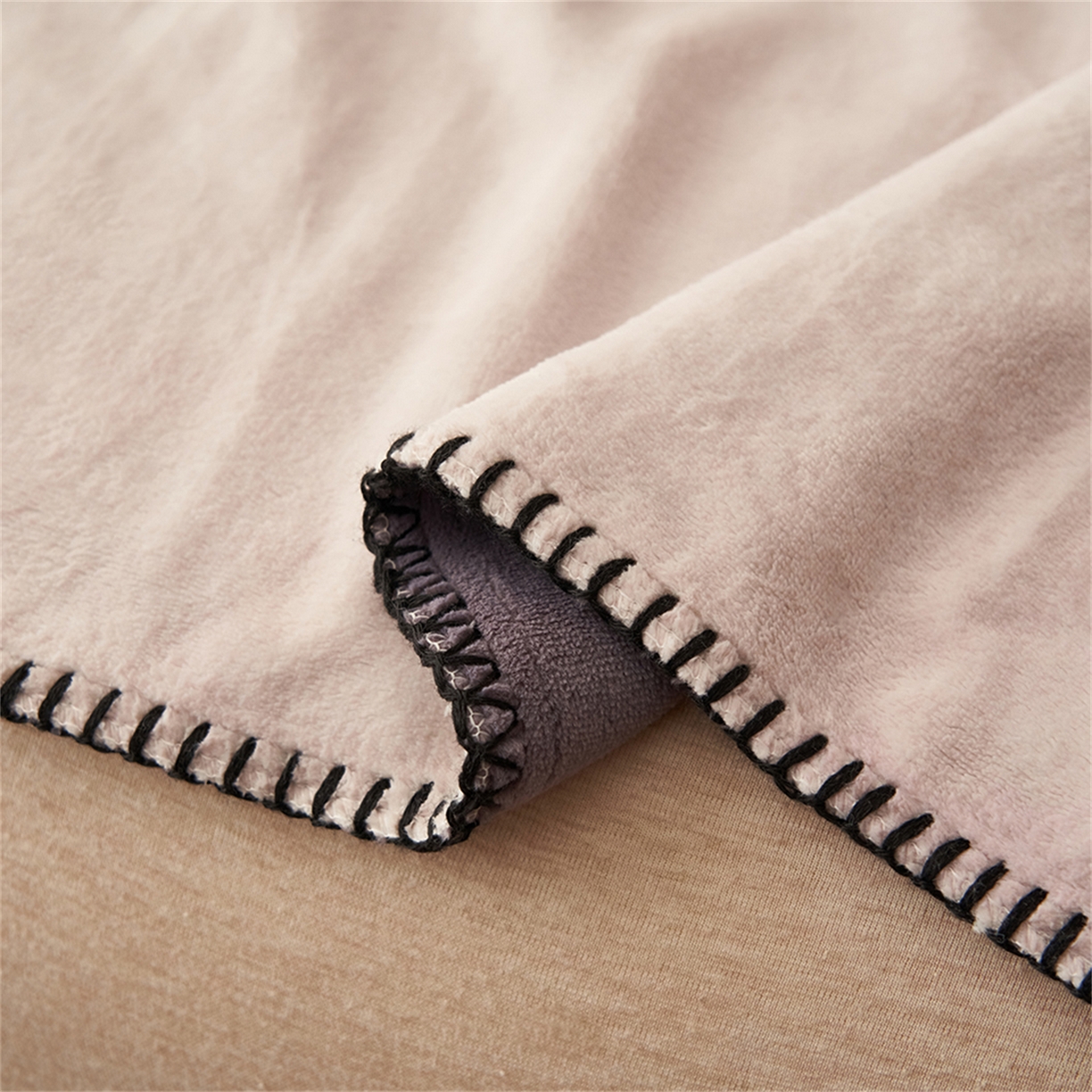 91家纺网 家纺一手货源 找家纺 寐绸家纺 2025新款棉麻风数码印花牛奶绒毛毯 棉麻风毛毯-紫光