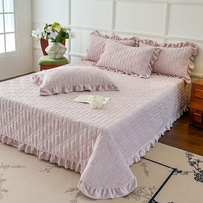 91家纺网 家纺一手货源 找家纺 （总）野合家纺 2025新款法式A类雕花牛奶绒韩版公主风床盖三件套