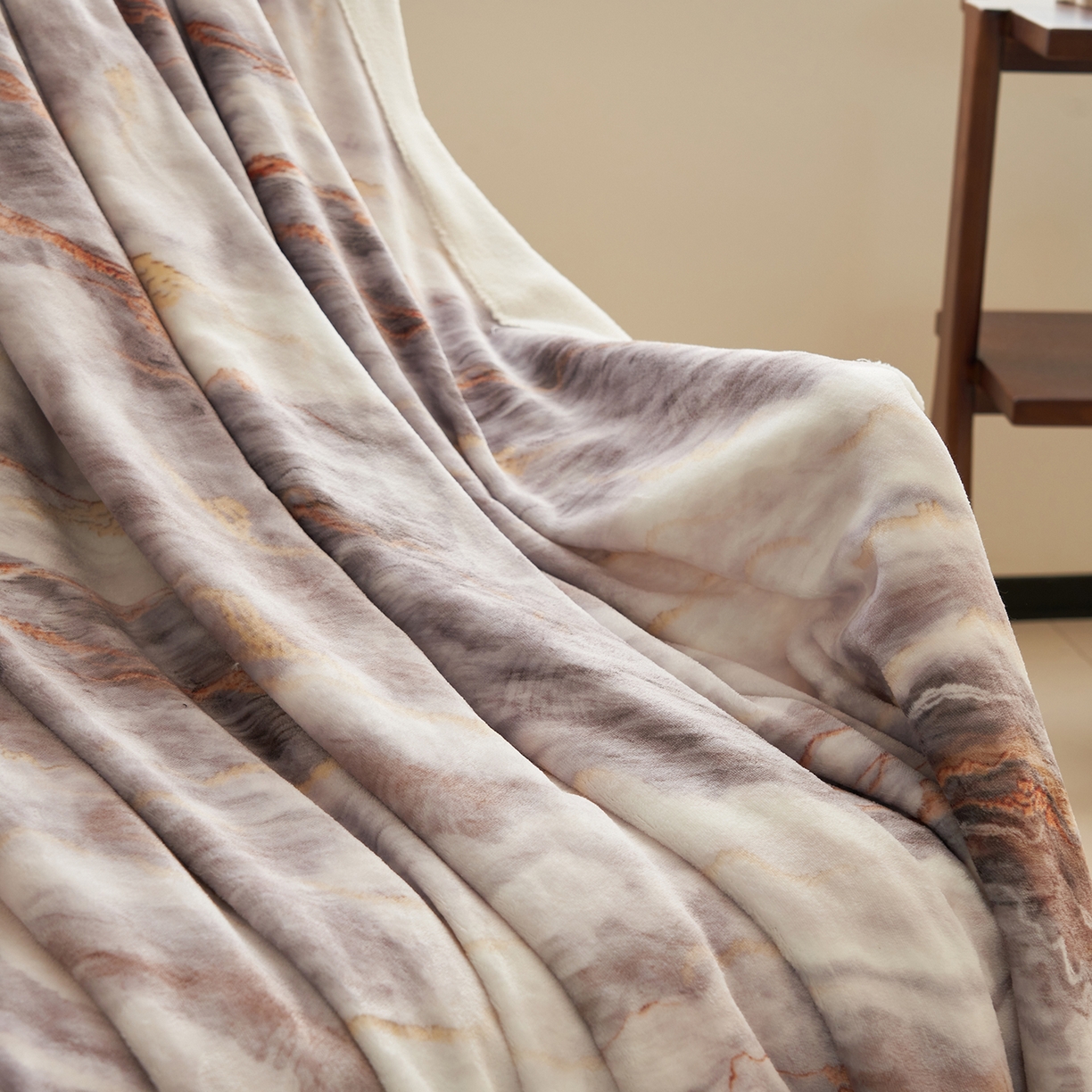 91家纺网 家纺一手货源 找家纺 寐绸家纺 2025新款牛奶绒数码印花毛毯 数码毛毯-大理石纹