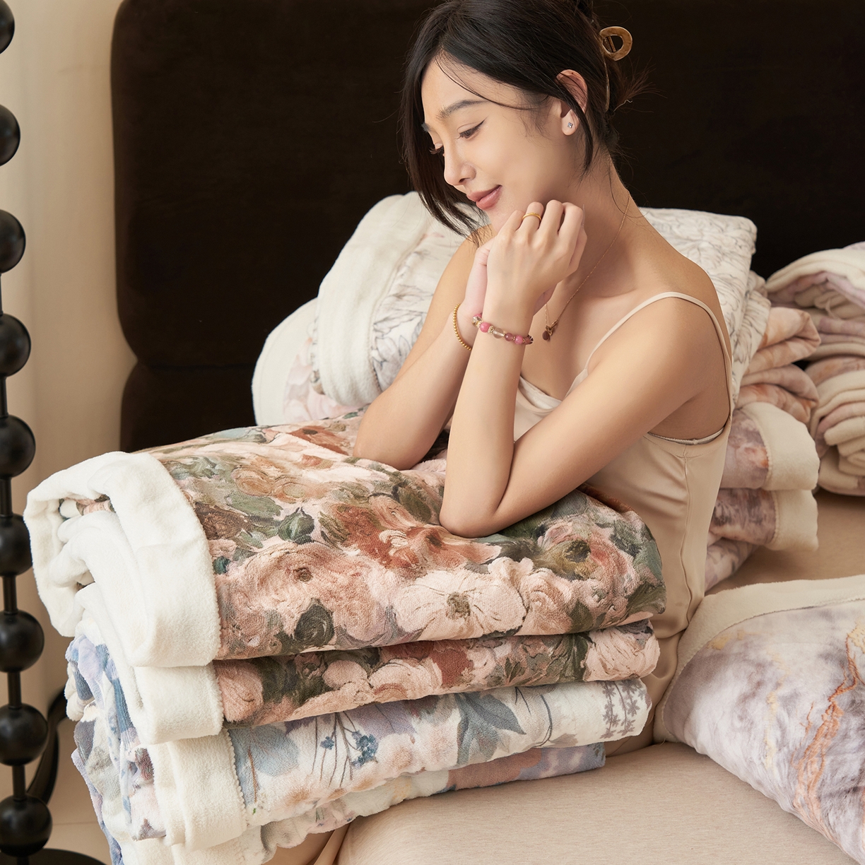 91家纺网 家纺一手货源 找家纺 寐绸家纺 2025新款牛奶绒数码印花毛毯 组合图仅供展示