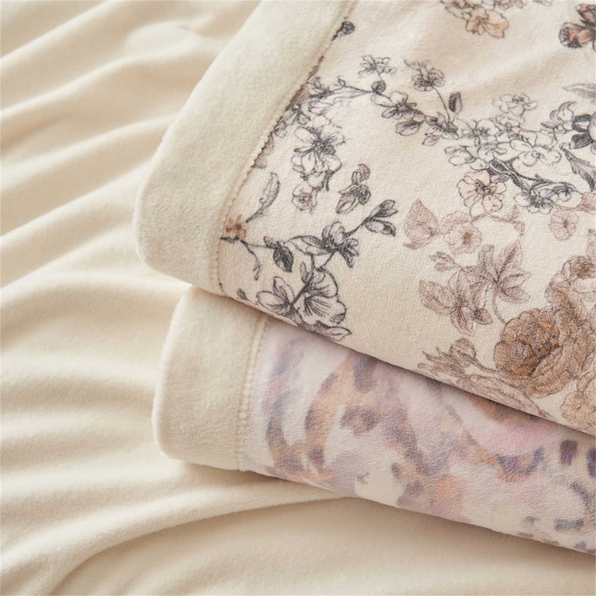 91家纺网 家纺一手货源 找家纺 寐绸家纺 2025新款牛奶绒数码印花毛毯 组合图仅供展示