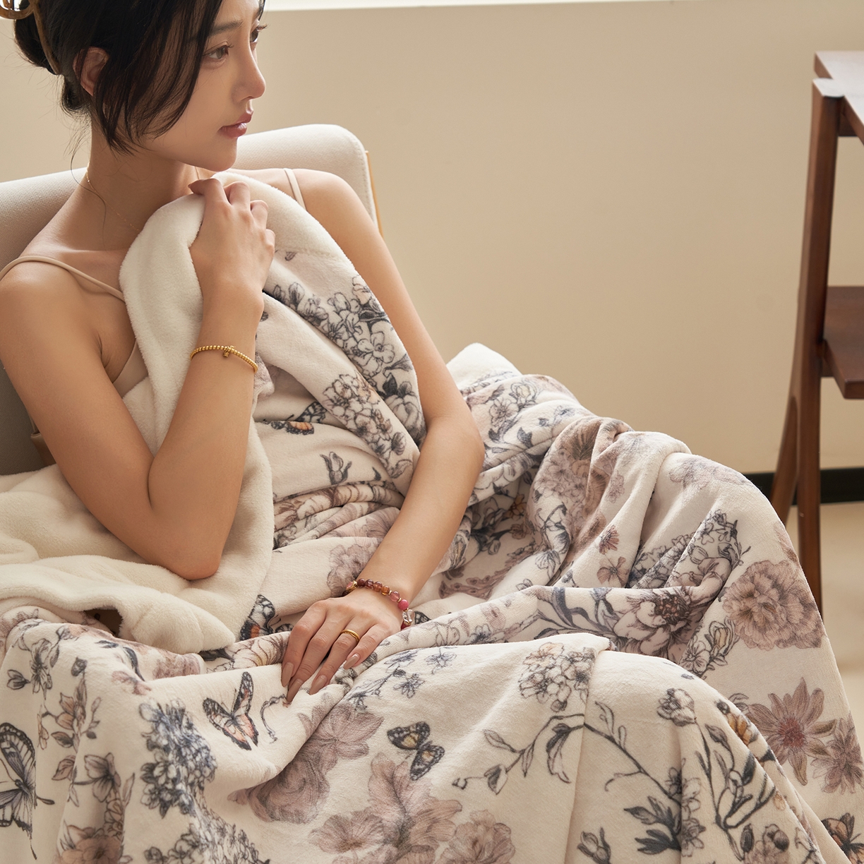 91家纺网 家纺一手货源 找家纺 寐绸家纺 2025新款牛奶绒数码印花毛毯 数码毛毯-古蝶