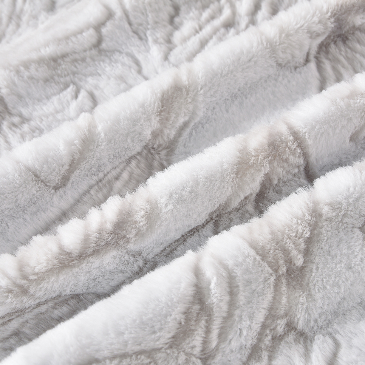 91家纺网 家纺一手货源 找家纺 吾秀家居 2025新款高克重深雕兔毛绒四件套-初雪系列 恋恋花语