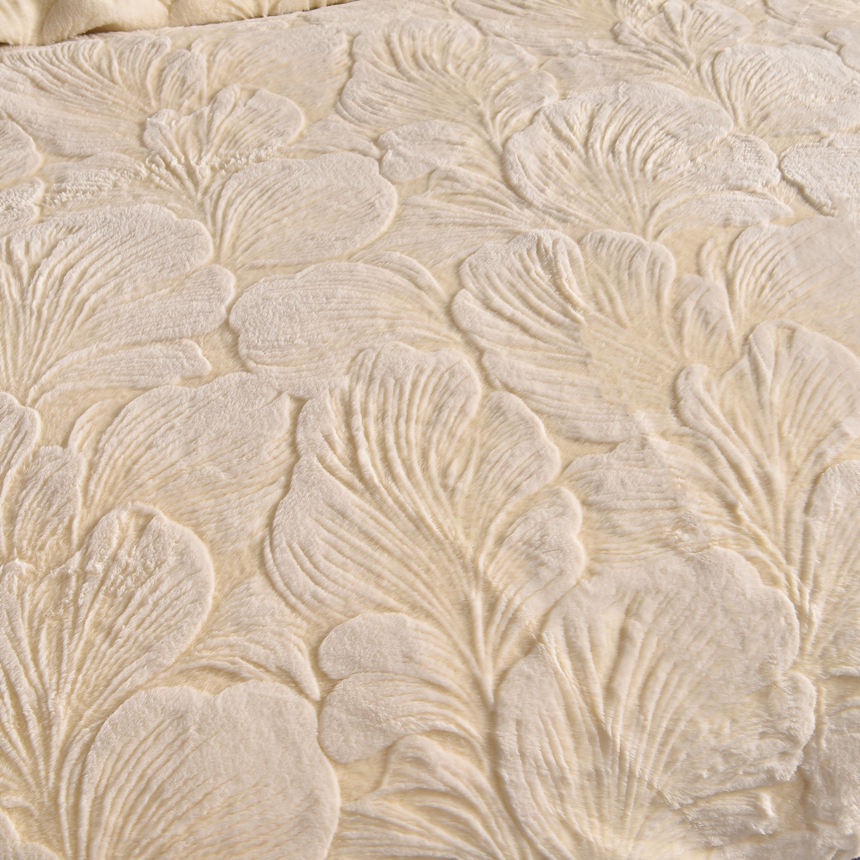 91家纺网 家纺一手货源 找家纺 吾秀家居 2025新款高克重深雕兔毛绒四件套-初雪系列 杏叶黄