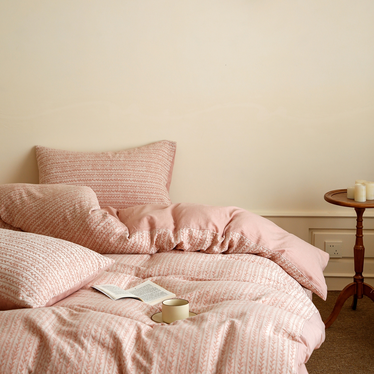 91家纺网 家纺一手货源 找家纺 沐白家居 2025新款色织全棉提花四件套 安迪-奶油粉