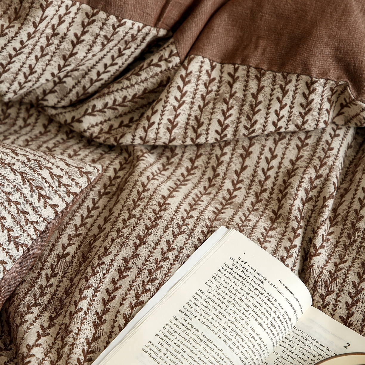 91家纺网 家纺一手货源 找家纺 沐白家居 2025新款色织全棉提花四件套 安迪-深咖