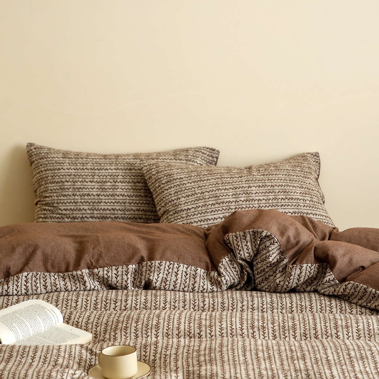 91家纺网 家纺一手货源 找家纺 沐白家居 2025新款色织全棉提花四件套 安迪-深咖