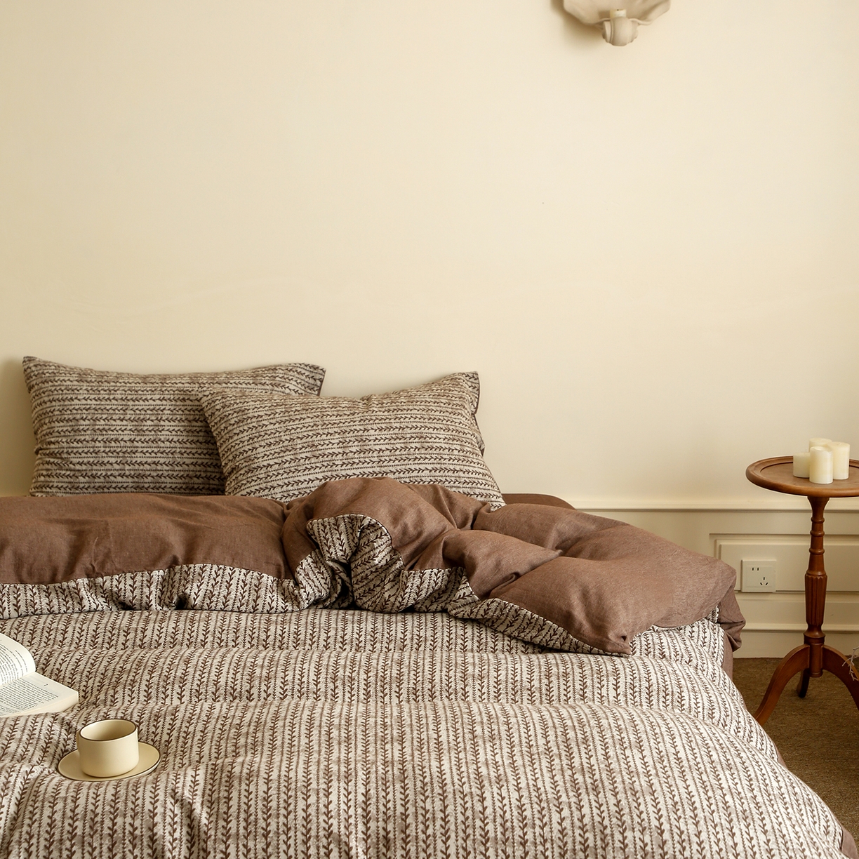 91家纺网 家纺一手货源 找家纺 沐白家居 2025新款色织全棉提花四件套 安迪-深咖