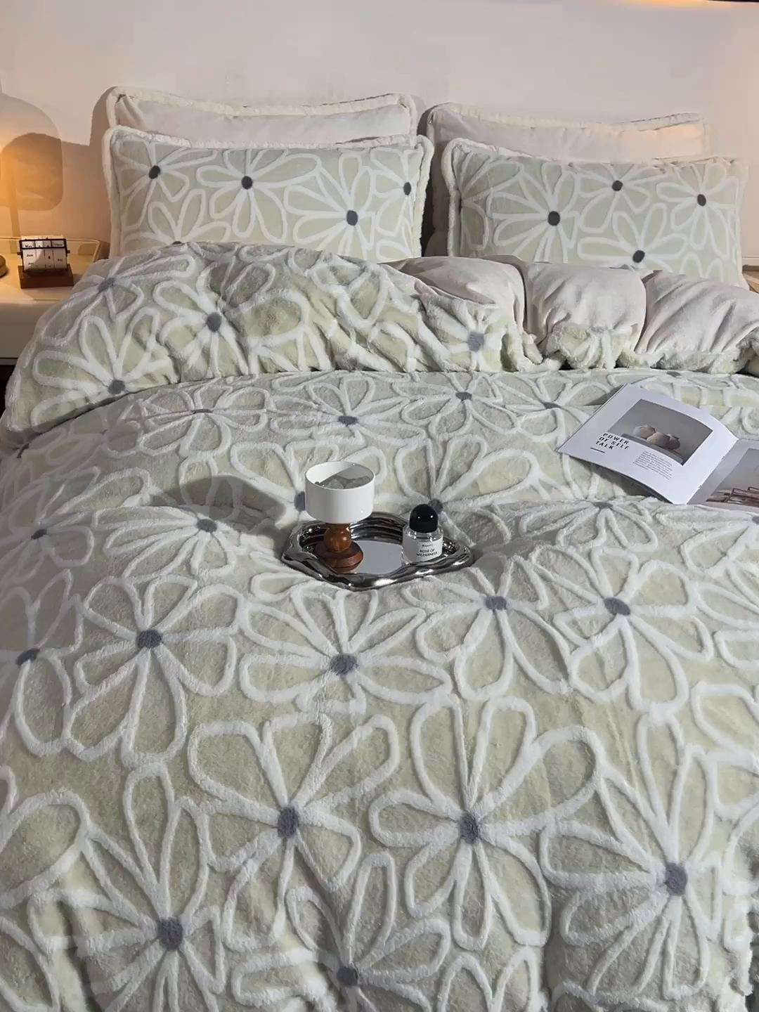 91家纺网 家纺一手货源 找家纺 吾秀家居 2025新款高克重深雕兔毛绒四件套-初雪系列 优朵