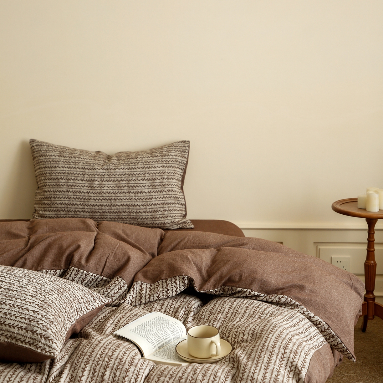 91家纺网 家纺一手货源 找家纺 沐白家居 2025新款色织全棉提花四件套 安迪-深咖