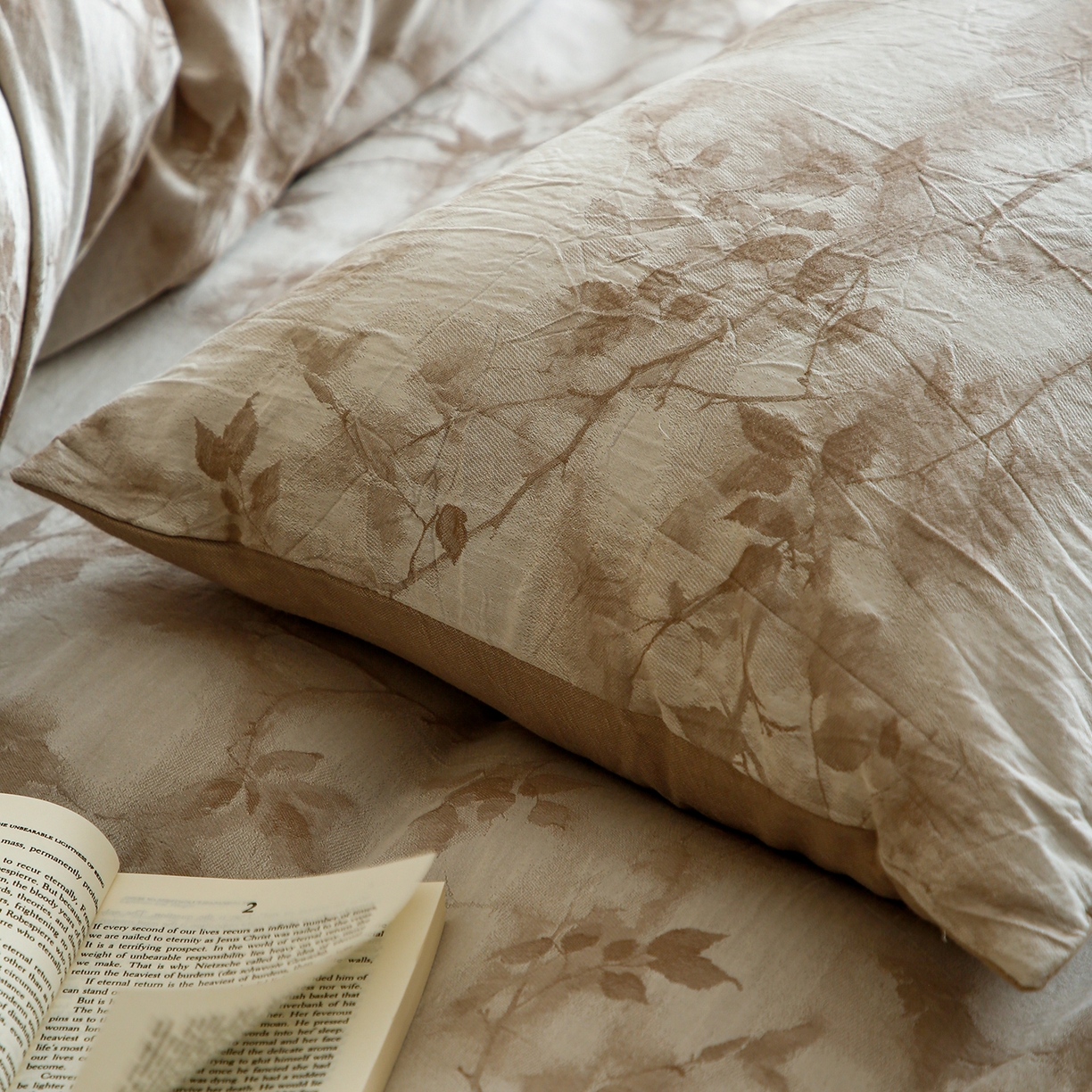 91家纺网 家纺一手货源 找家纺 沐白家居 2025新款色织全棉提花四件套 流金岁月-卡其