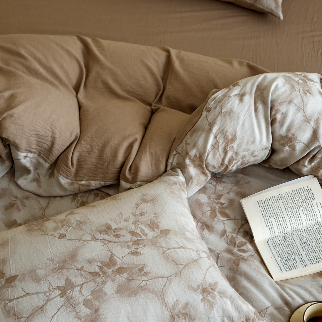 91家纺网 家纺一手货源 找家纺 沐白家居 2025新款色织全棉提花四件套 流金岁月-卡其