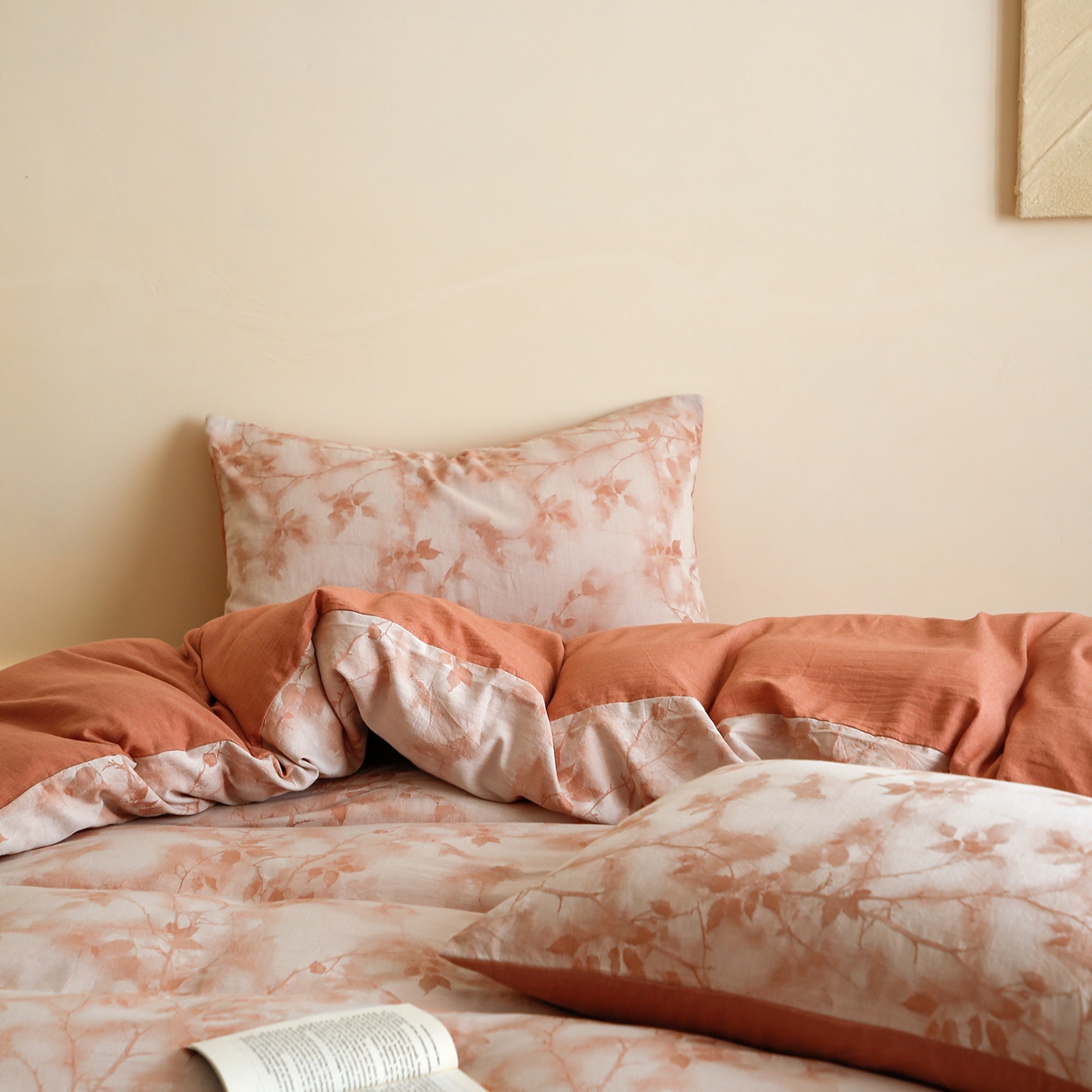 91家纺网 家纺一手货源 找家纺 沐白家居 2025新款色织全棉提花四件套 流金岁月-西柚红