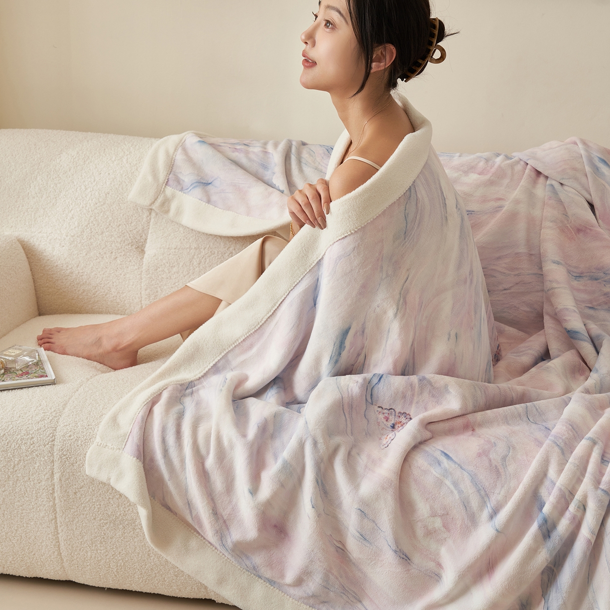 91家纺网 家纺一手货源 找家纺 寐绸家纺 2025新款牛奶绒数码印花毛毯 数码毛毯-梦幻彩蝶