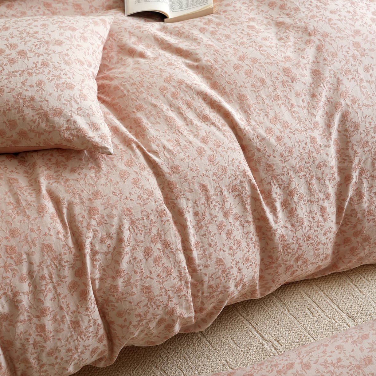 91家纺网 家纺一手货源 找家纺 沐白家居 2025新款色织全棉提花四件套 苏黎玫瑰-粉