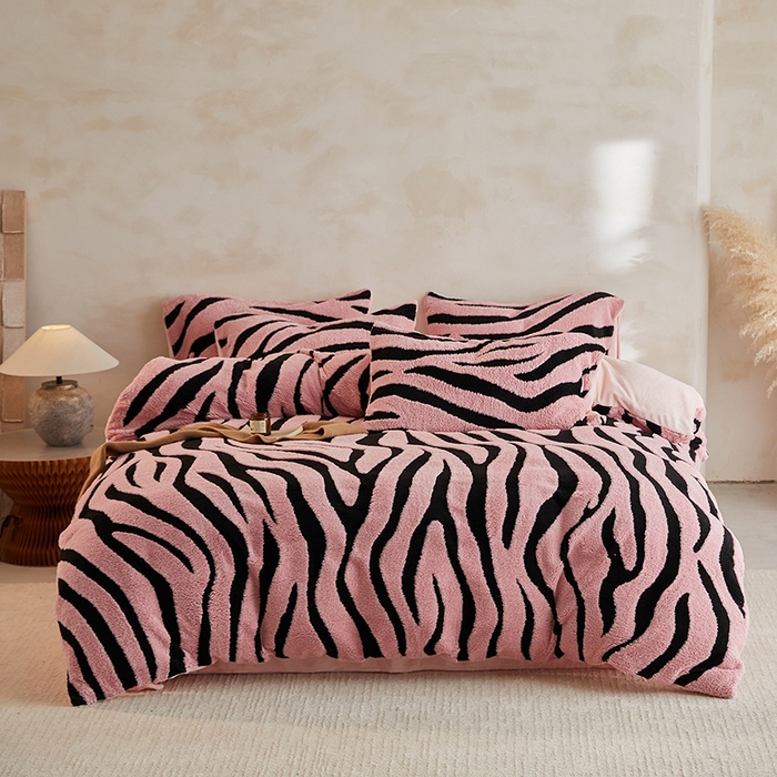 91家纺网 家纺一手货源 找家纺 （总）吾秀家居 2025新款牛奶绒提花绵羊绒四件套-羊绒系列