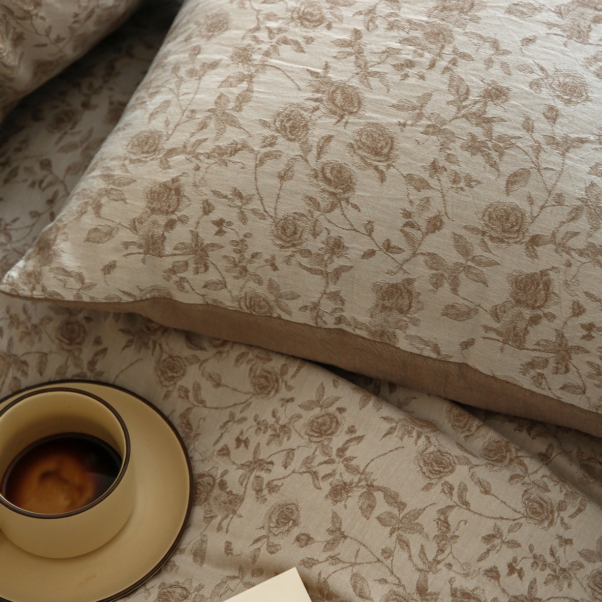 91家纺网 家纺一手货源 找家纺 沐白家居 2025新款色织全棉提花四件套 苏黎玫瑰-浅驼