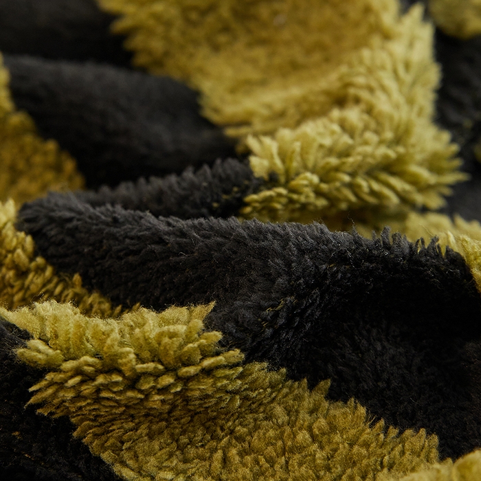 91家纺网 家纺一手货源 找家纺 吾秀家居 2025新款牛奶绒提花绵羊绒四件套-羊绒系列 斑马绿