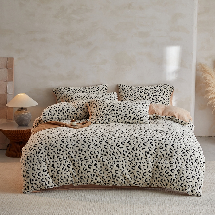 吾秀家居 2025新款牛奶绒提花绵羊绒四件套-羊绒系列 豹纹白